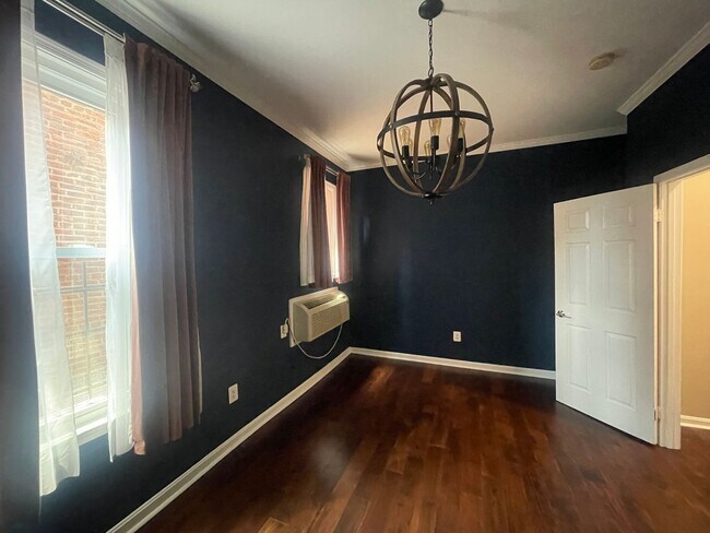 Building Photo - Dupont Circle 2-level Condo at The Cygnet. 1 Bed/1 Full Bath, Fireplace and Modern Kitchen
