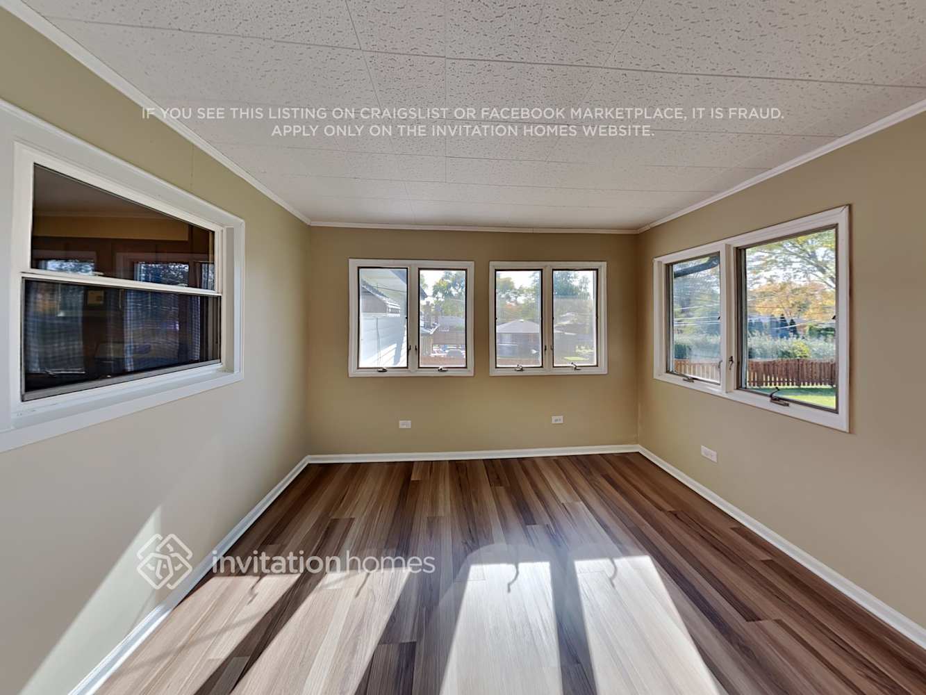 Building Photo - 404 S Crestwood Ln