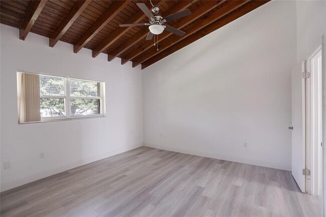 Building Photo - 8841 NE 4th Avenue Rd