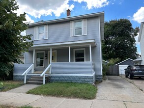 Building Photo - 1503 North NE