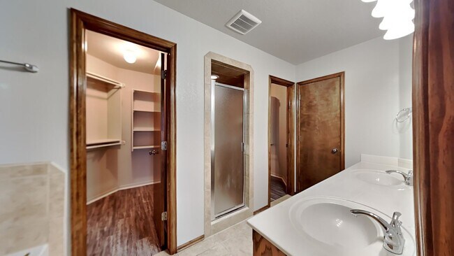 Building Photo - 3 Bedroom 2 Bath   - Edmond Schools