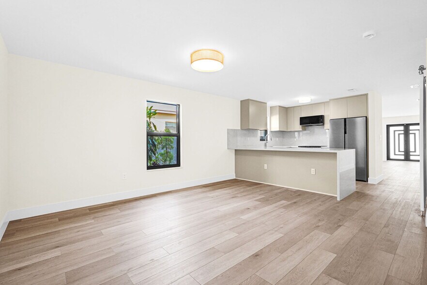 Building Photo - 136 NW 53rd St