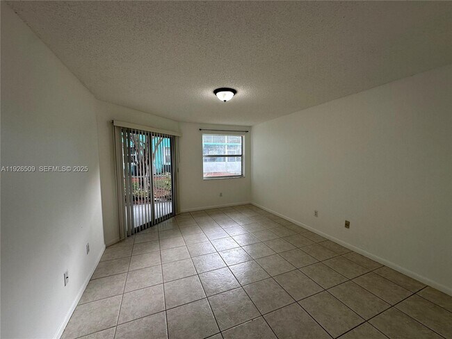 Building Photo - 2651 SE 19th Ct