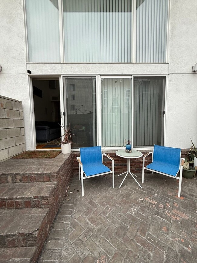 Building Photo - Charming Loft - 2 bed/ 2.5 bath in prime downtown San Diego!