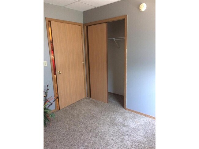 Building Photo - 109 E Luverne St