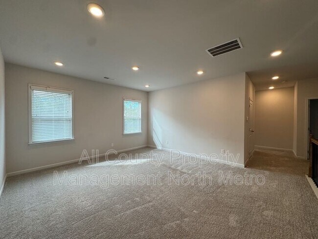 Building Photo - 7870 Tiberon Pkwy