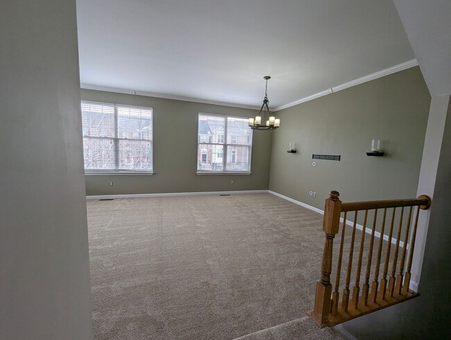 Building Photo - Superb 3 Bedroom And 3 Bathroom End Unit T...