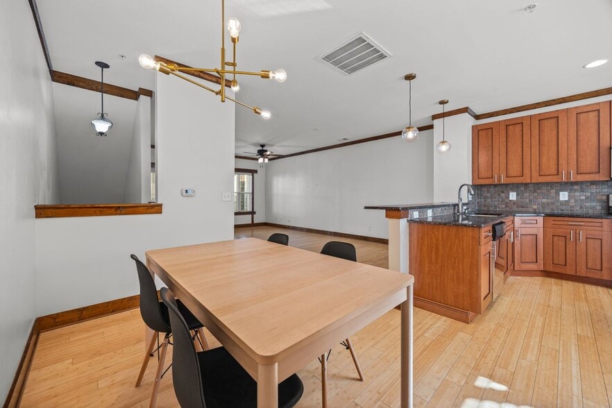 Building Photo - 1733 Matheson Ave