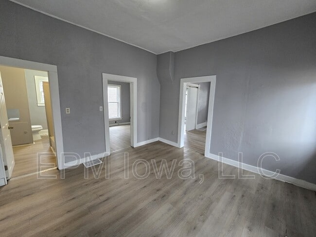 Building Photo - 714 W 1st St