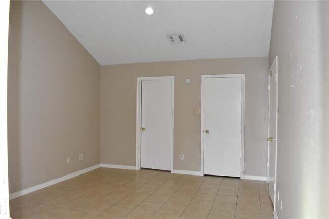 Building Photo - 8903 Kalewood Dr