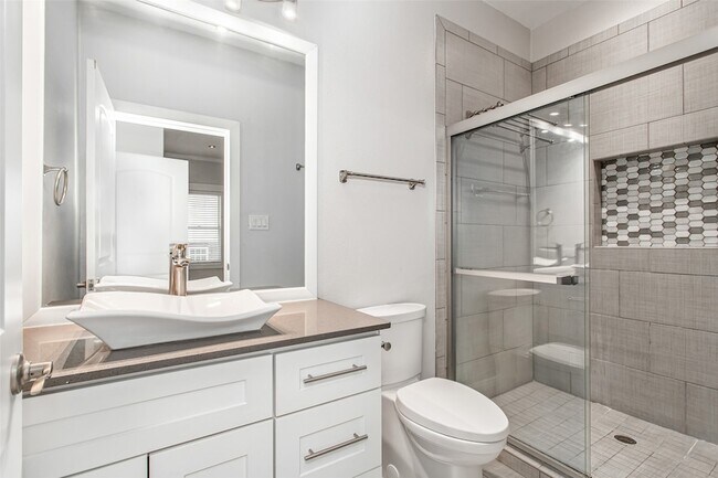 Building Photo - 4719 Junius St