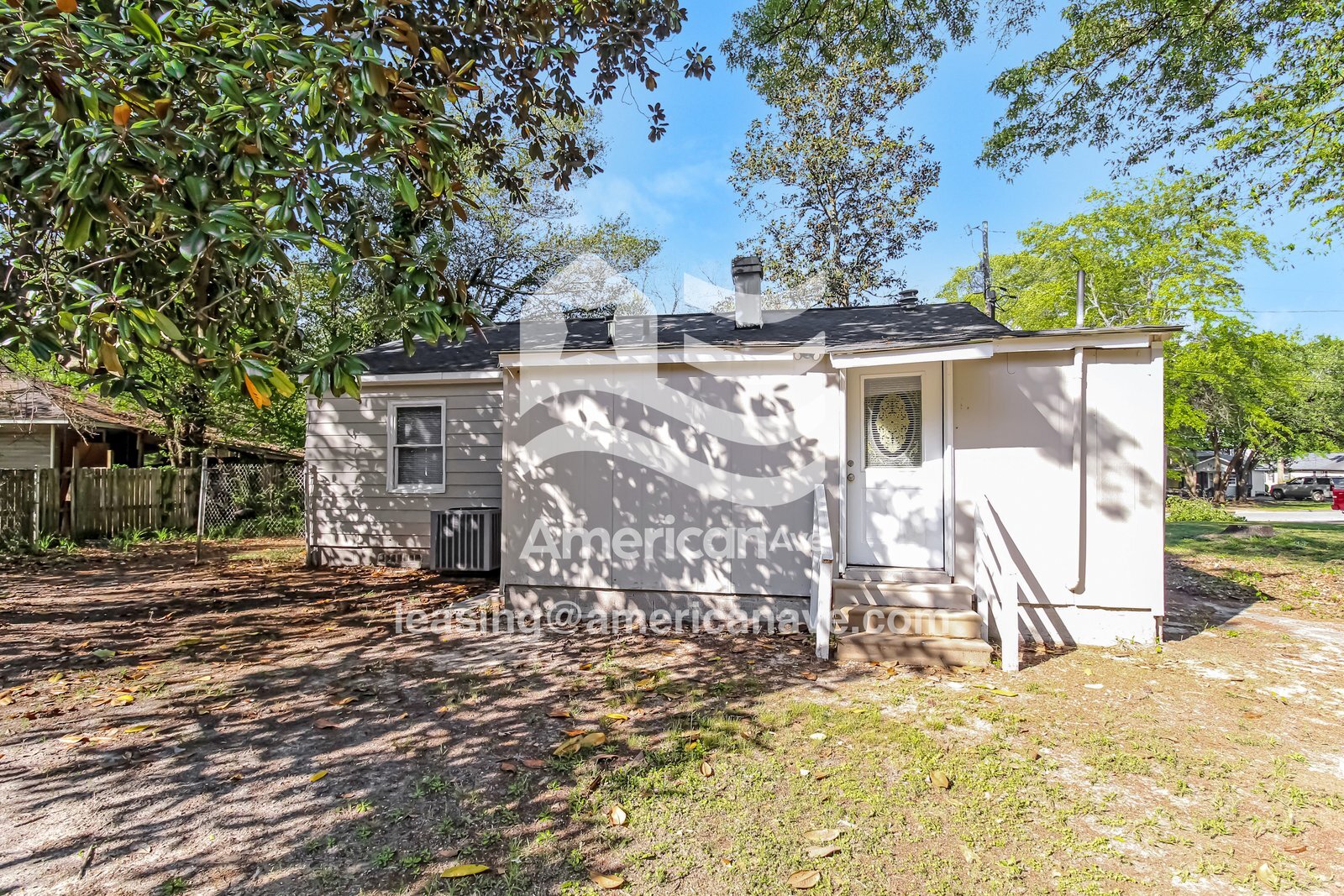 Building Photo - 1211 Laura Ave