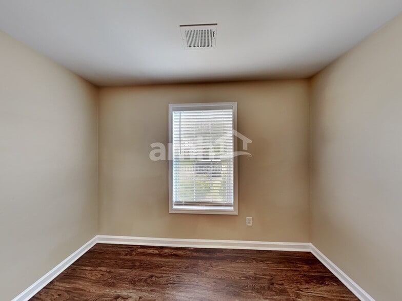 Building Photo - 169 Hunt Creek Dr