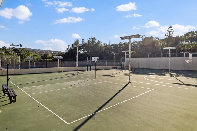 Building Photo - Spacious 3-Bed, 2-Bath Pet-Friendly Townhome in Prime Aiea Location – End Unit with Private Lanai...