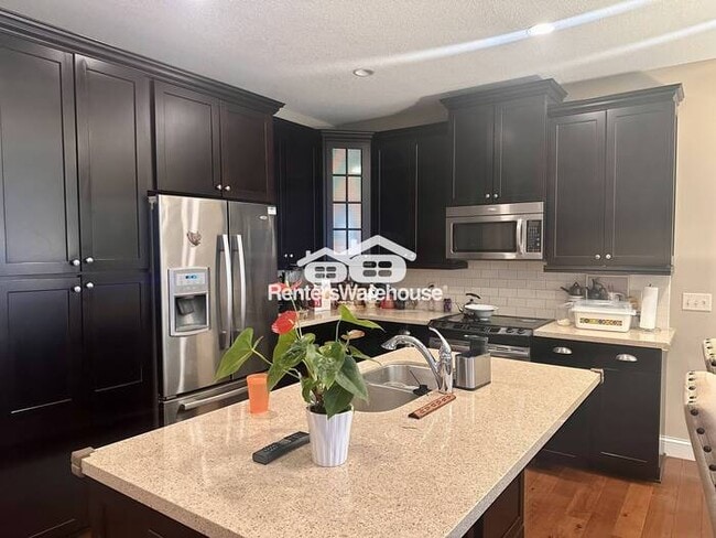Building Photo - Executive Townhome in Stonemills Community...