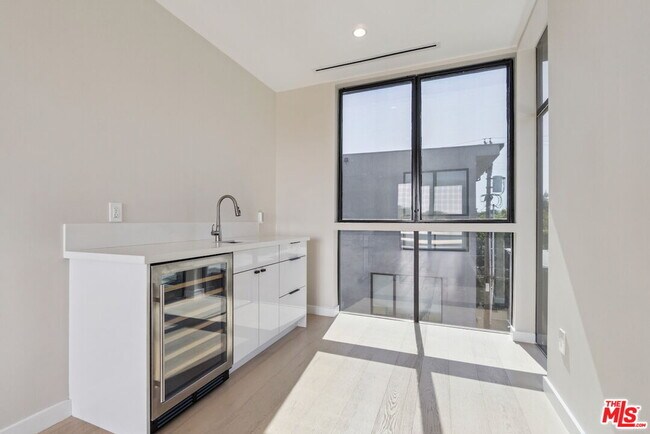 Building Photo - 4429 Tujunga Ave
