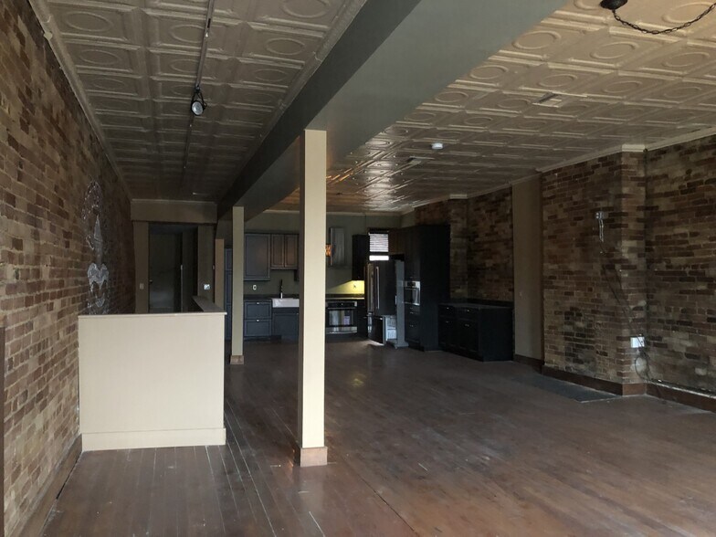 Building Photo - 2222 E Carson St