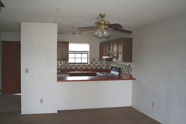 Kitchen - Greenhouse Apartments