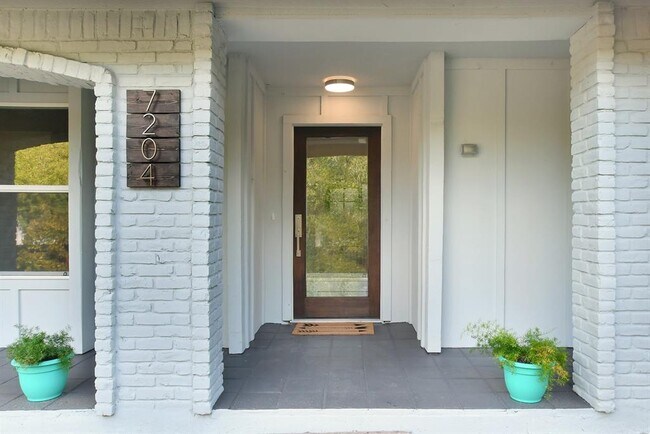 Building Photo - 7204 Hartnell Dr