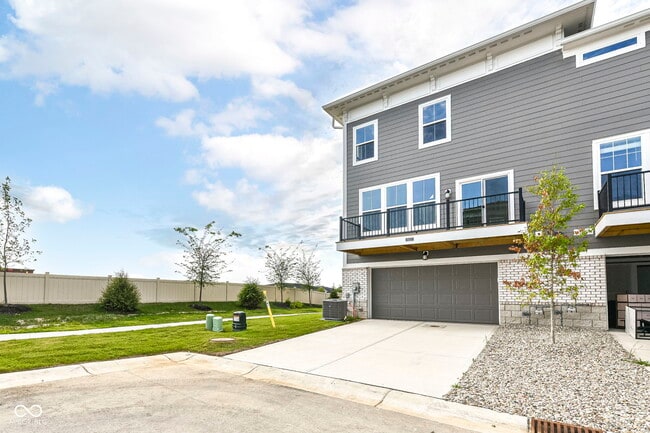 Building Photo - 9312 Clarendon Dr