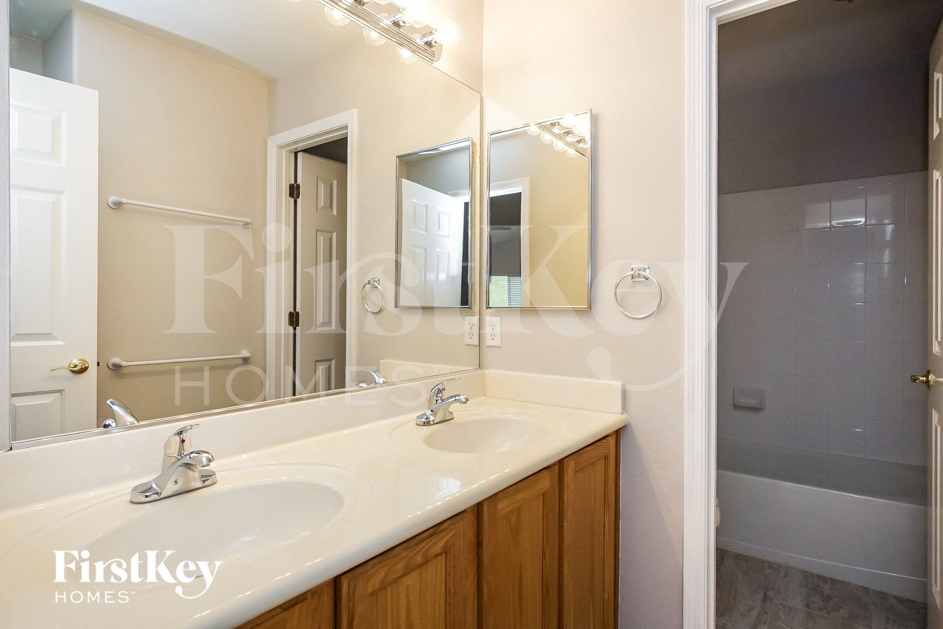 Building Photo - 985 Blue Lantern Dr