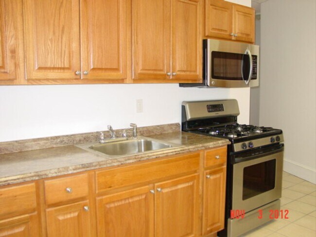 Building Photo - 545 Revere St