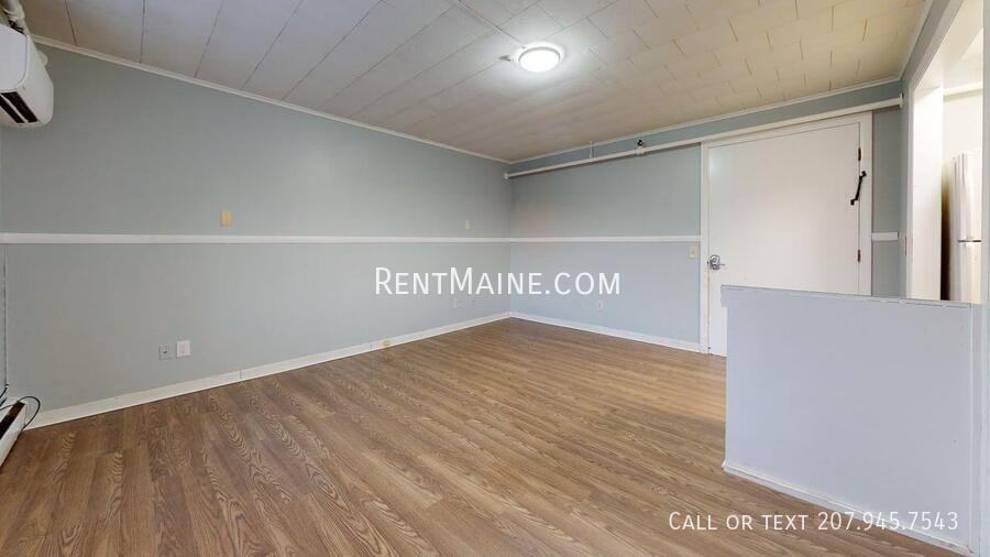 Building Photo - 513 Main St