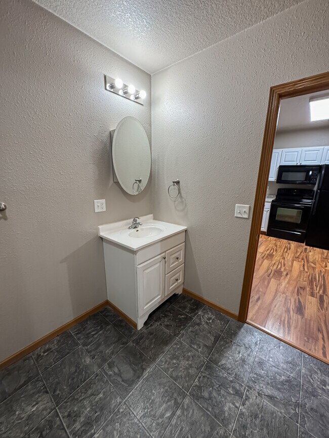 Building Photo - Theater Apartments Beulah