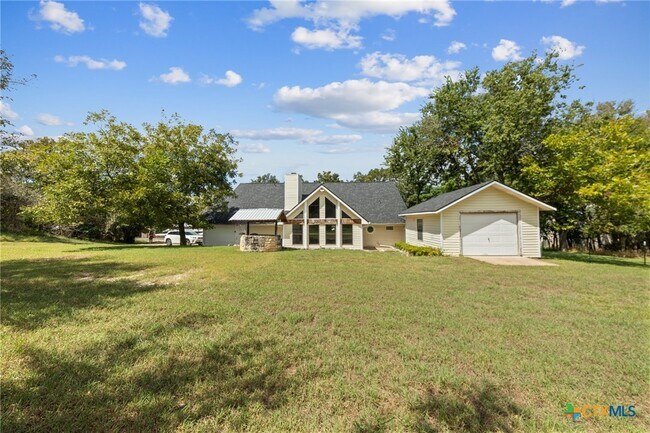 Building Photo - 716 Center Cir