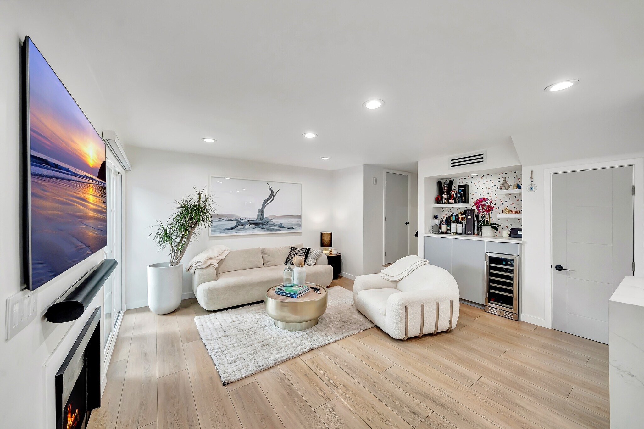 Building Photo - 14727 Magnolia Blvd