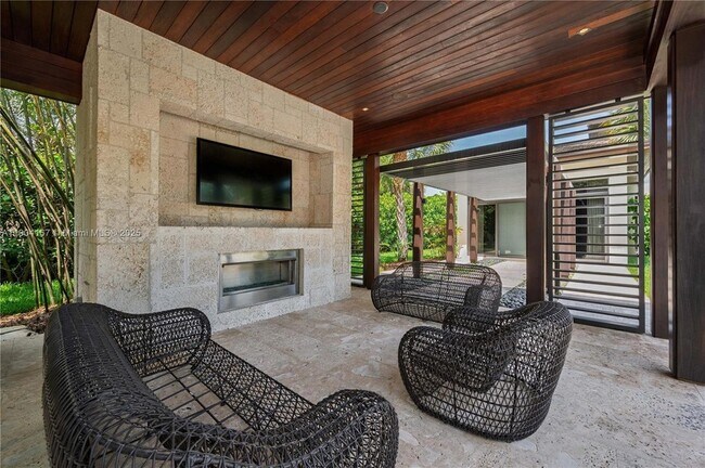 Building Photo - 9000 SW 63rd Ct