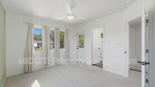 Building Photo - 1198 Green Hill Dr