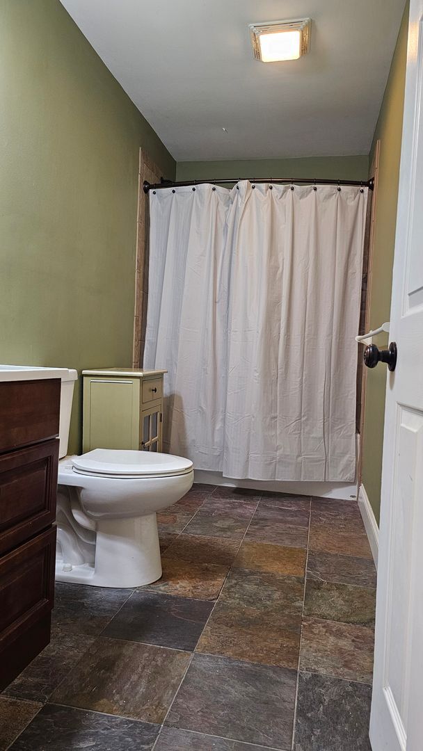 Building Photo - UPDATED BEAUTIFUL 3 BEDROOM/2 BATH