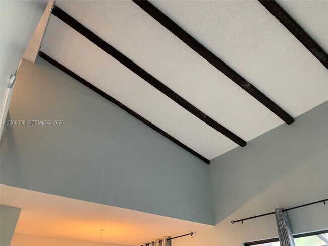 Building Photo - 305 Bonnie Brae Way