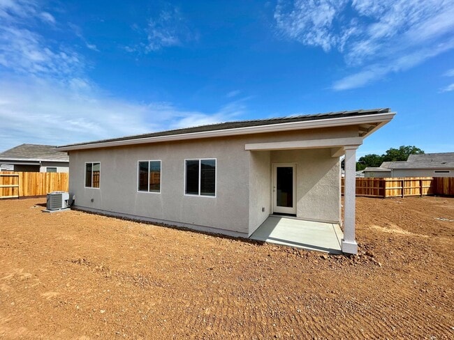 Building Photo - 754 Tamarack Ct