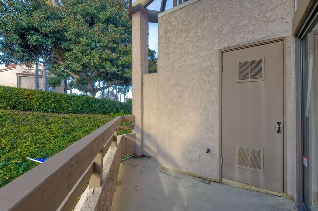 Building Photo - 1951 Swallow Ln