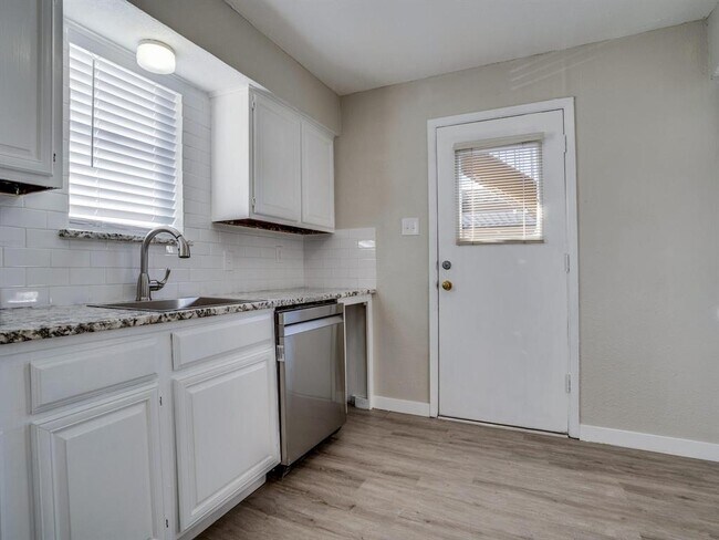 Building Photo - 10650 Steppington Dr