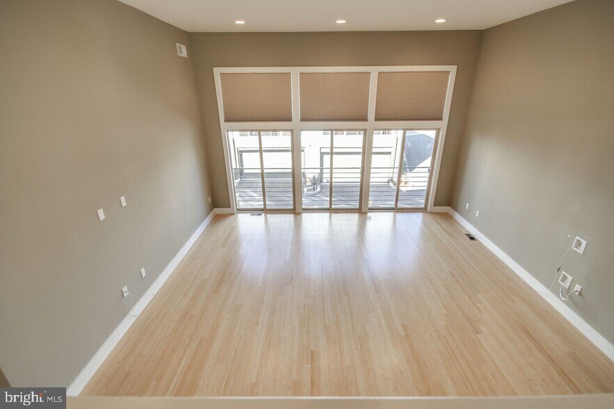 Building Photo - 312 Green Ln