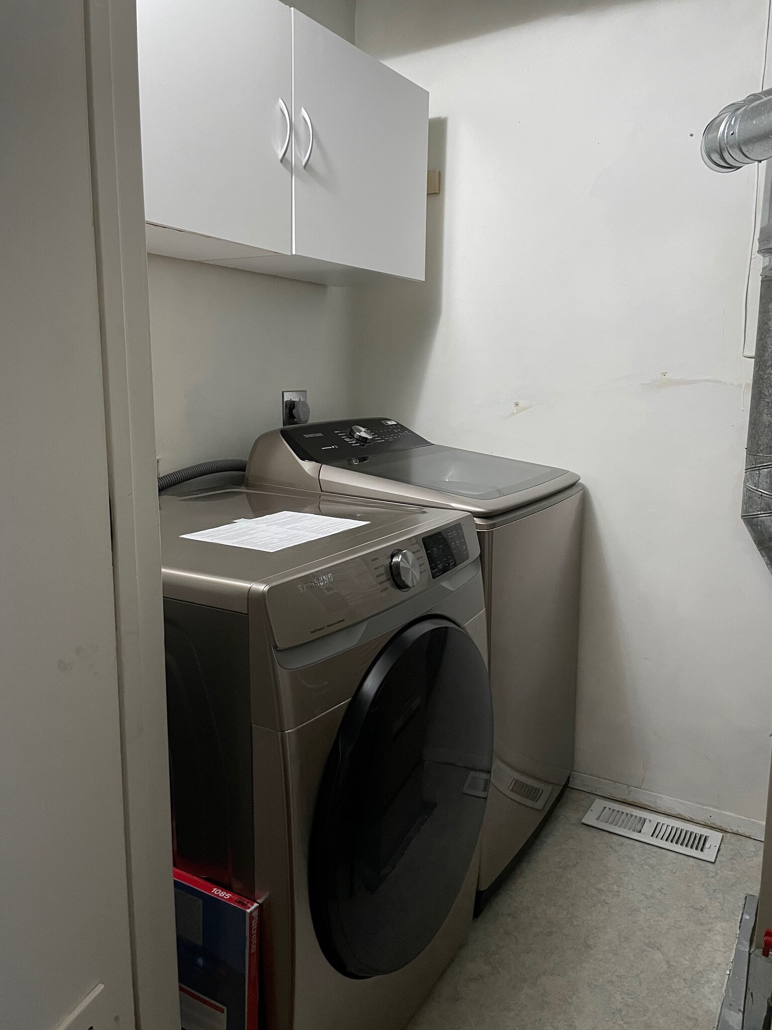 Newer Samsung washer/dryer - 2533 La Honda Dr