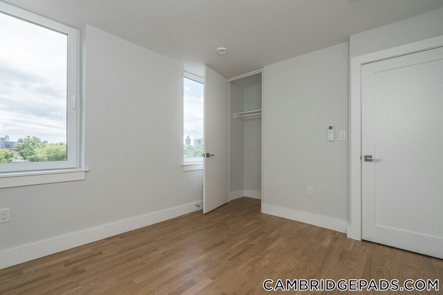 Building Photo - 334 Harvard St