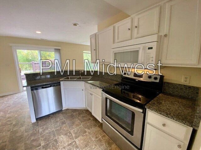 Building Photo - 6130 Tybalt Cir