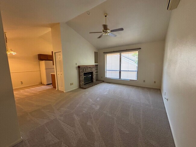 Building Photo - Comfortable Townhome Living in Southwest Fort Collins