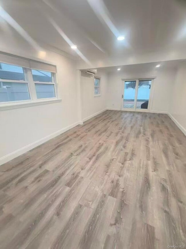 Building Photo - 110 N Parkside Dr