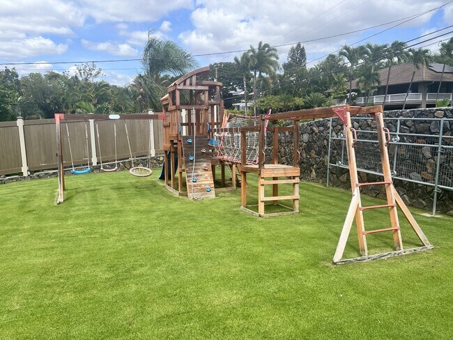 Building Photo - 904 Kupulau Dr