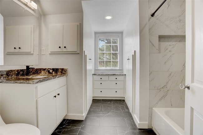 Building Photo - 2412 Nottingham St