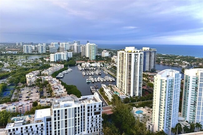 Building Photo - 3500 Mystic Pointe Dr