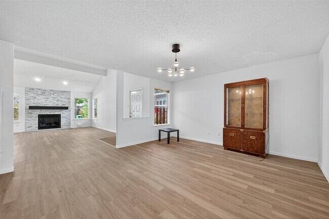 Building Photo - 2818 Crest Park Dr