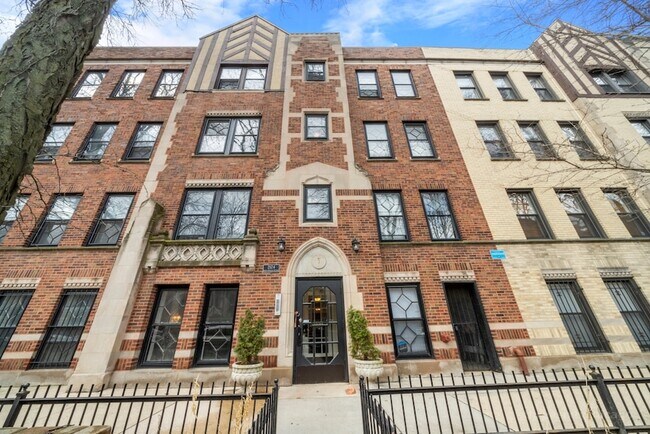 Primary Photo - 2124 N Hudson Ave