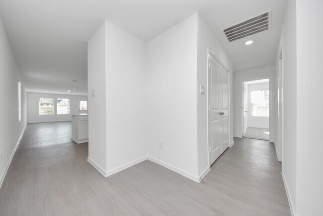 Building Photo - 1031 Garnet Rain Dr