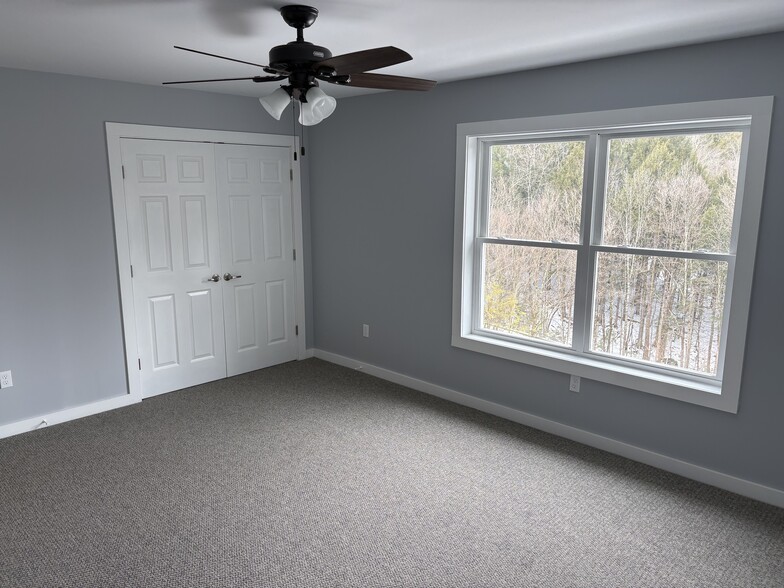 Building Photo - 867 Upper Pleasant Valley Rd